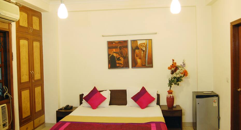Hotel V M Residency, New Delhi 2